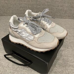 ShuShop size 12 Phoebe VGUC includes box and extra laces